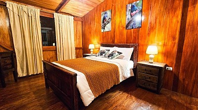 Trogón Room – habitación matrimonial en Buglas Birding Lodge, hotel y hostería en Limón Indanza Ecuador