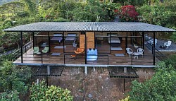 Vista al bosque desde Gallito Suite en Buglas Lodge, hotel en Limón Indanza Ecuador