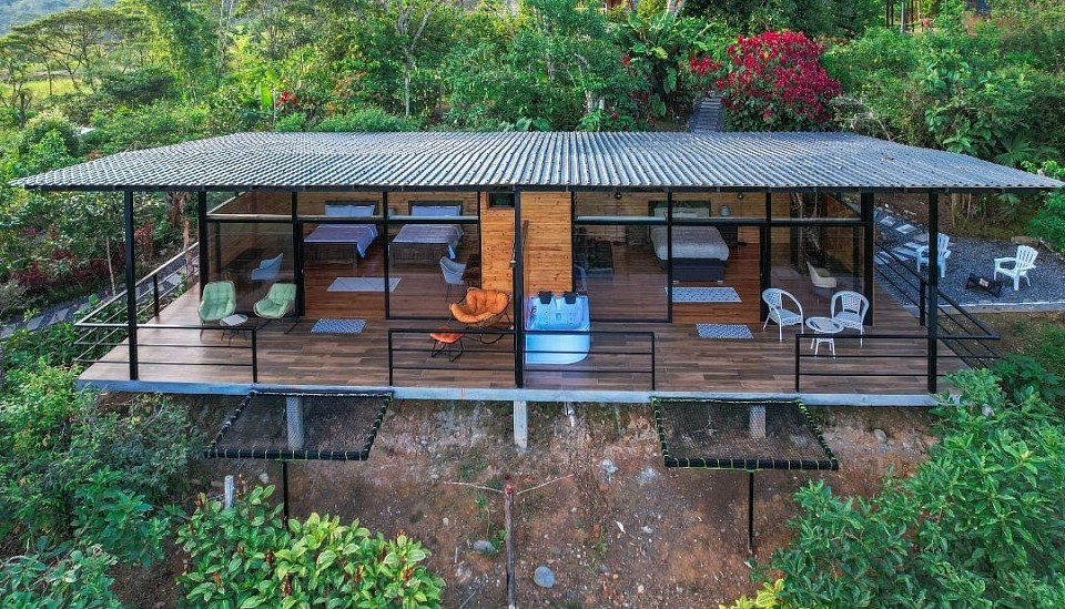 Luxury lodge in Limón Indanza Ecuador – Buglas Birding Lodge with birdwatching and forest views